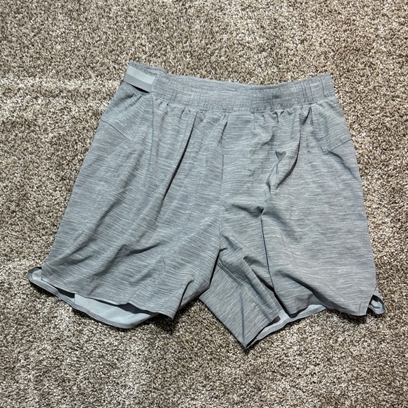 Lululemon Men’s Grey Surge Short Line Sz M - Picture 1 of 3